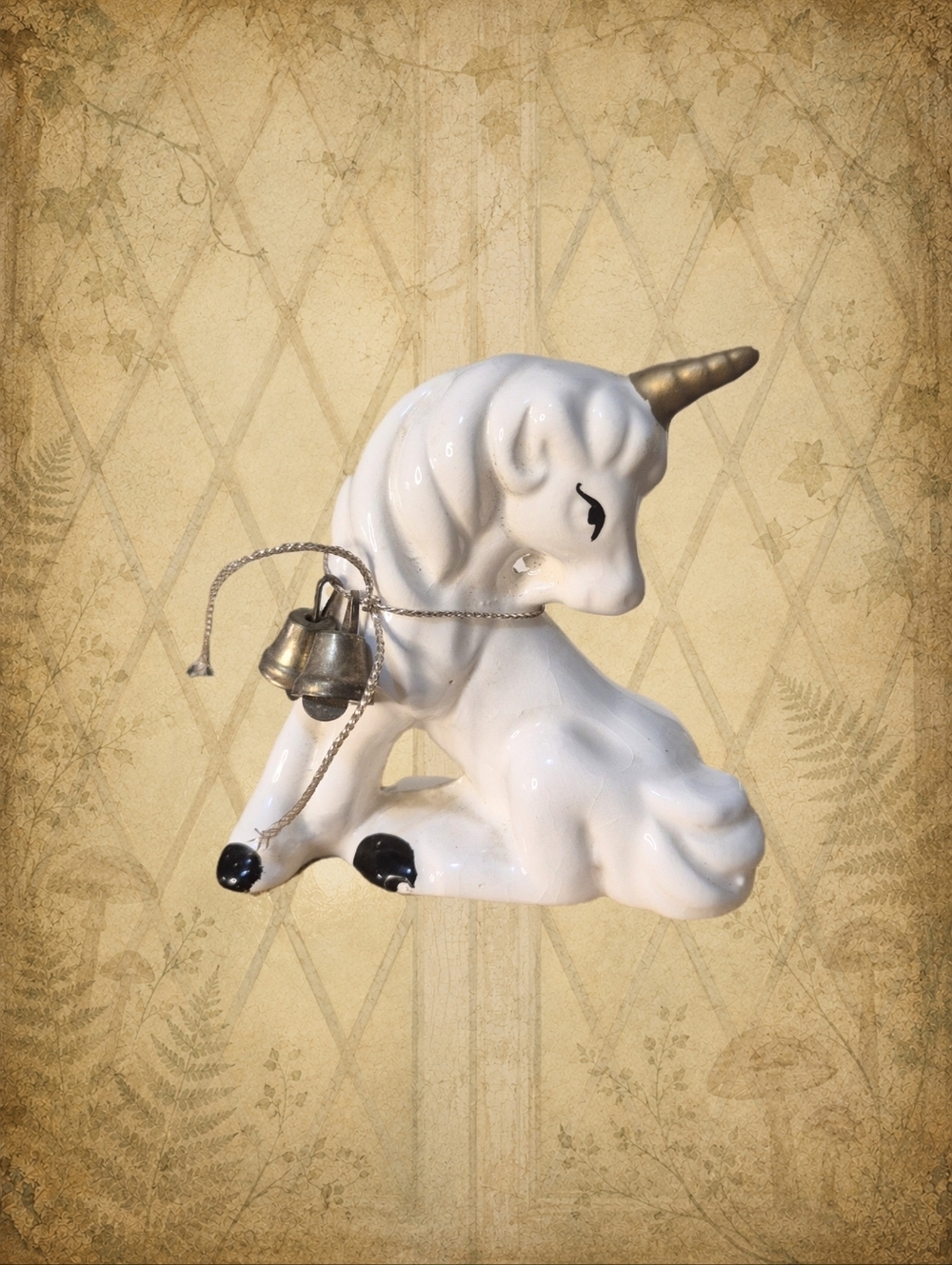 Hollow Hills ⛰️🧚‍♂️ Vintage White & Gold Unicorn Trinket